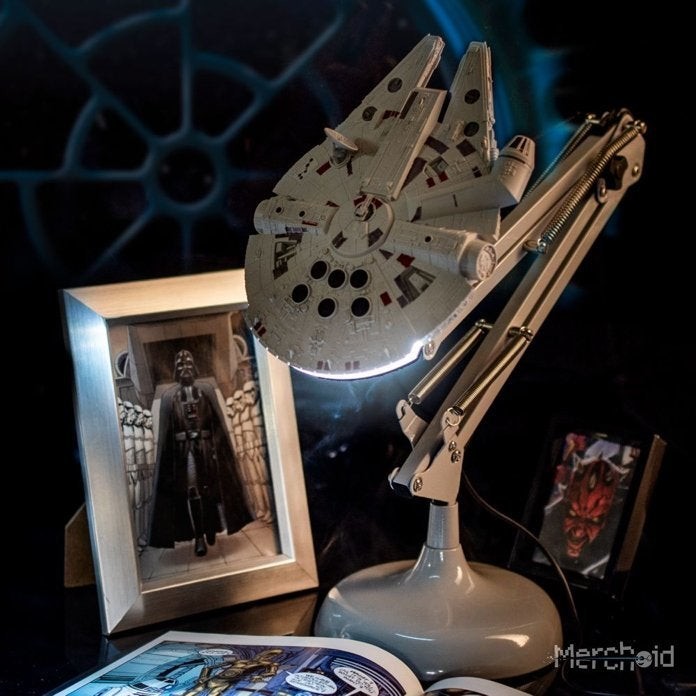 Mestre Jedi Mais uma da Force Friday: Star Wars Millennium Falcon Desk Lamp  